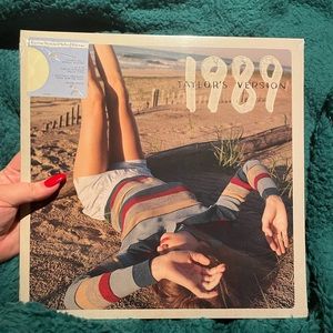 Taylor Swift 1989 Taylor’s Version Sunrise Boulevard Yellow Vinyl